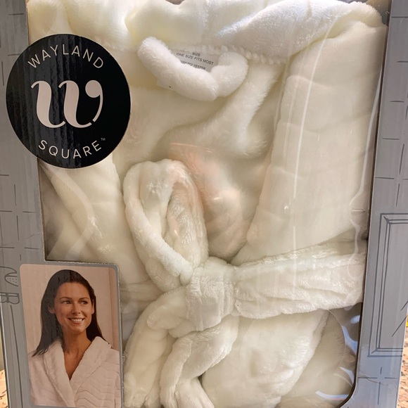 Ultra-soft luxury bathrobe - Picture 2 of 7